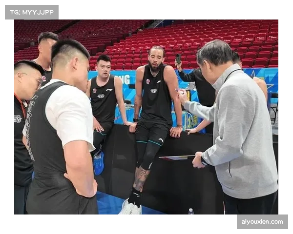 麦基与队友挡拆配合生疏 北京进攻体系融入进度受关注